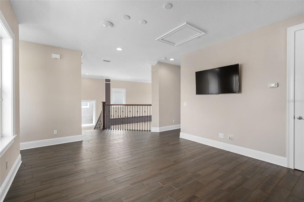 For Rent: $6,000 (5 beds, 4 baths, 4075 Square Feet)