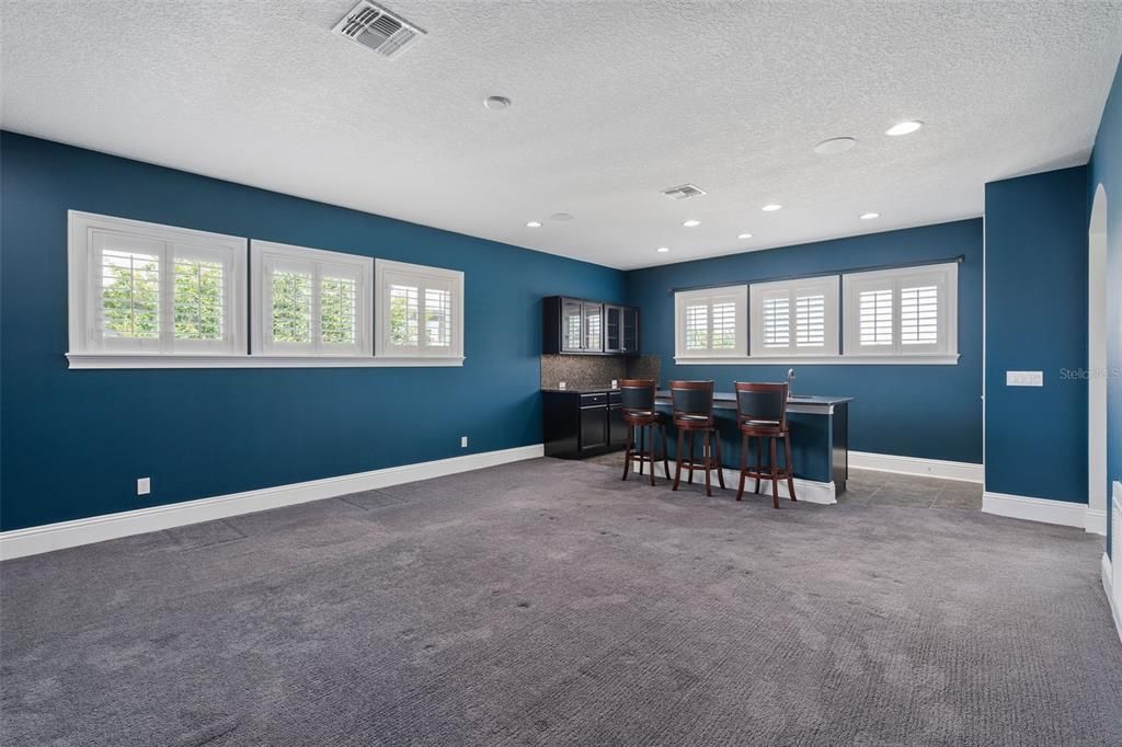 For Rent: $6,000 (5 beds, 4 baths, 4075 Square Feet)