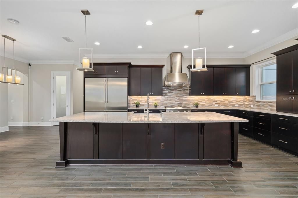 For Rent: $6,000 (5 beds, 4 baths, 4075 Square Feet)