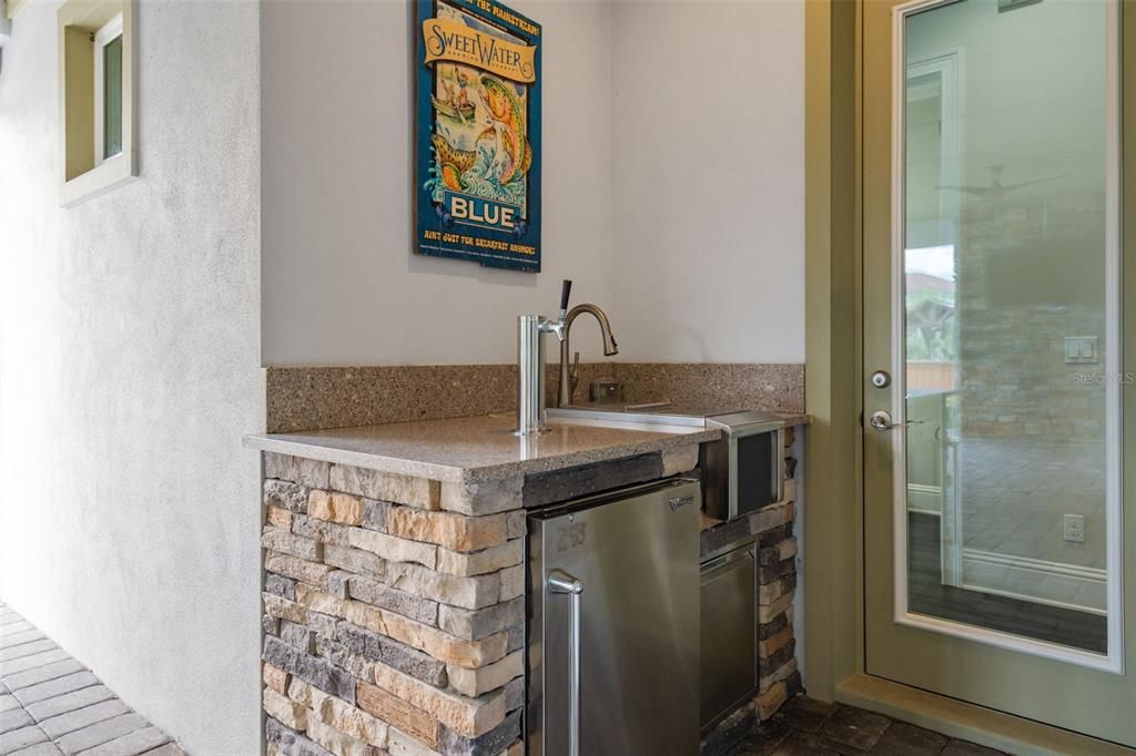 For Rent: $6,000 (5 beds, 4 baths, 4075 Square Feet)