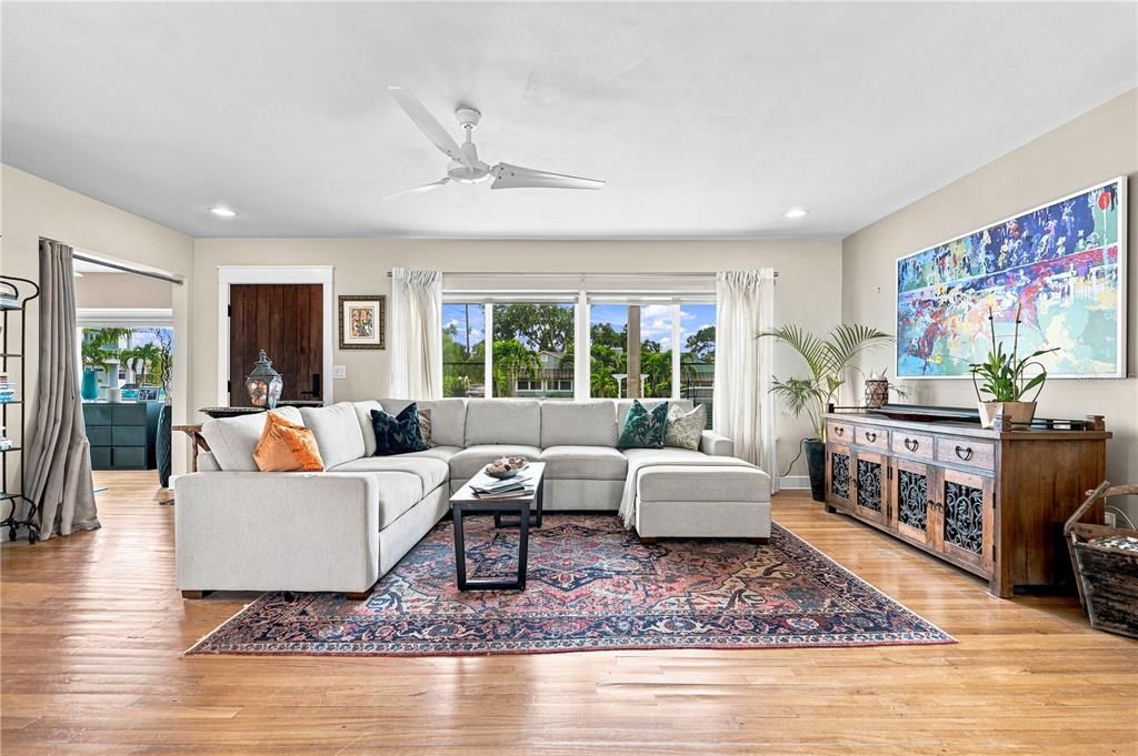 For Rent: $5,500 (3 beds, 2 baths, 1964 Square Feet)