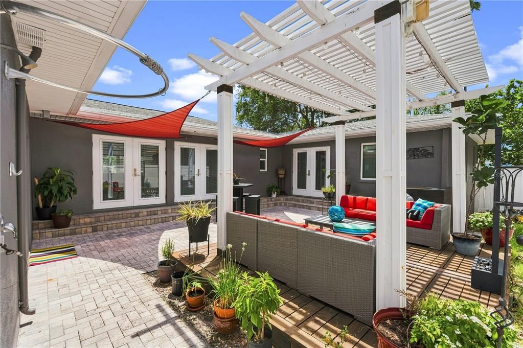 For Rent: $5,500 (3 beds, 2 baths, 1964 Square Feet)