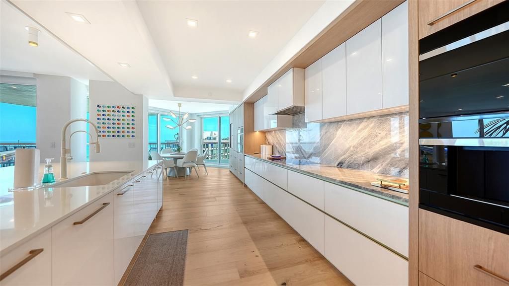 For Sale: $5,295,000 (3 beds, 3 baths, 2880 Square Feet)