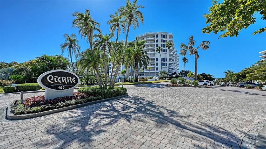 For Sale: $5,295,000 (3 beds, 3 baths, 2880 Square Feet)