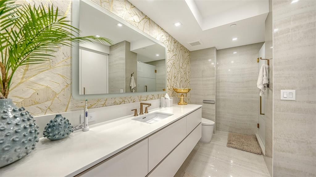 For Sale: $5,295,000 (3 beds, 3 baths, 2880 Square Feet)