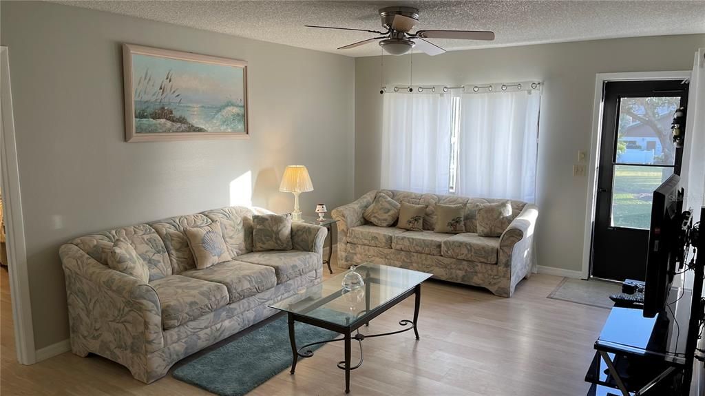 For Rent: $1,695 (2 beds, 2 baths, 942 Square Feet)