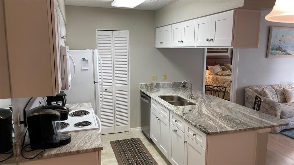 For Rent: $1,695 (2 beds, 2 baths, 942 Square Feet)
