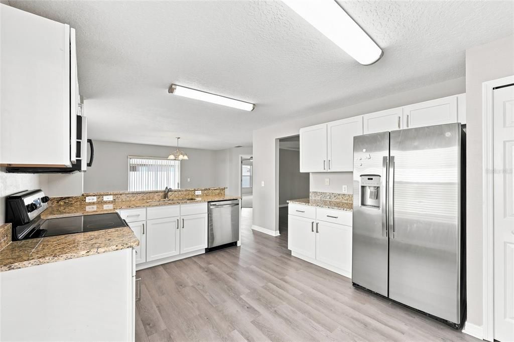 На продажу: $379,900 (3 спален, 2 ванн, 1579 Квадратных фут)