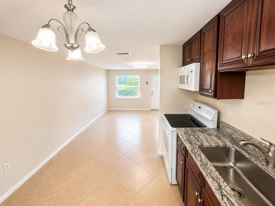 For Rent: $1,500 (2 beds, 1 baths, 770 Square Feet)