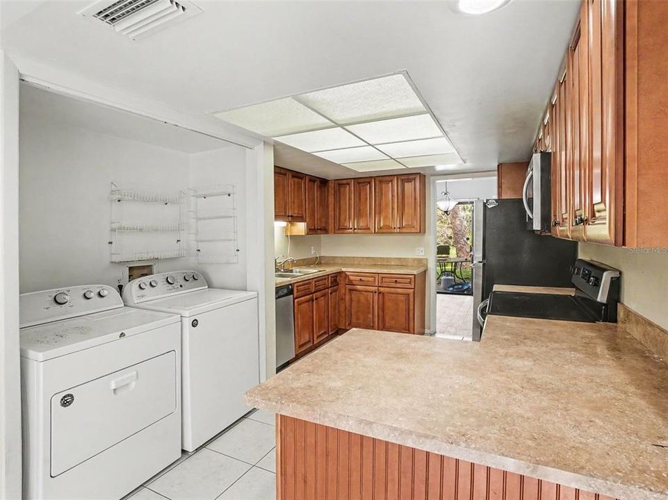 For Sale: $219,000 (2 beds, 2 baths, 1529 Square Feet)