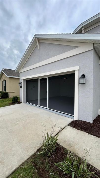 For Rent: $2,350 (4 beds, 2 baths, 2084 Square Feet)