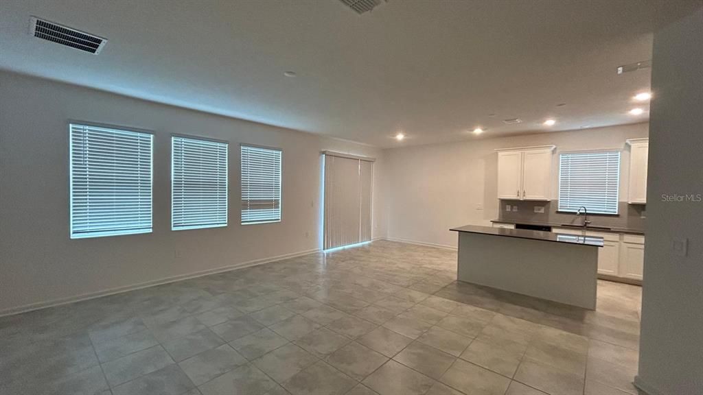 For Rent: $2,350 (4 beds, 2 baths, 2084 Square Feet)