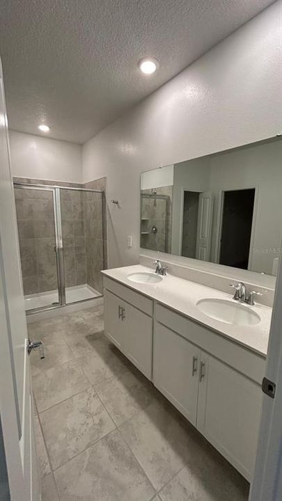 For Rent: $2,350 (4 beds, 2 baths, 2084 Square Feet)