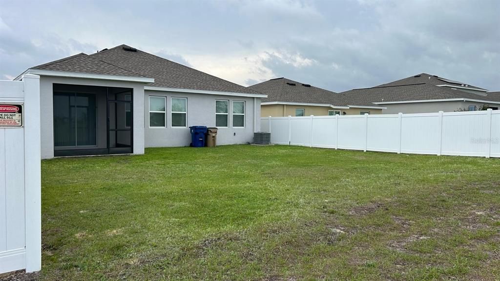 For Rent: $2,350 (4 beds, 2 baths, 2084 Square Feet)