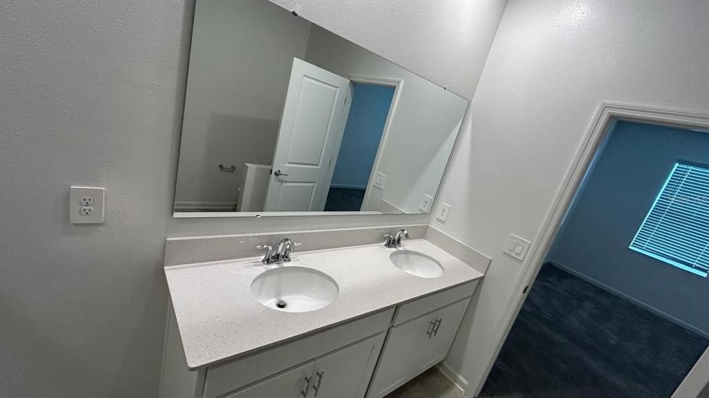 For Rent: $2,350 (4 beds, 2 baths, 2084 Square Feet)