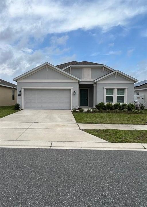 For Rent: $2,350 (4 beds, 2 baths, 2084 Square Feet)