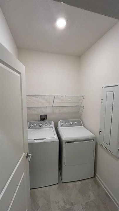 For Rent: $2,350 (4 beds, 2 baths, 2084 Square Feet)