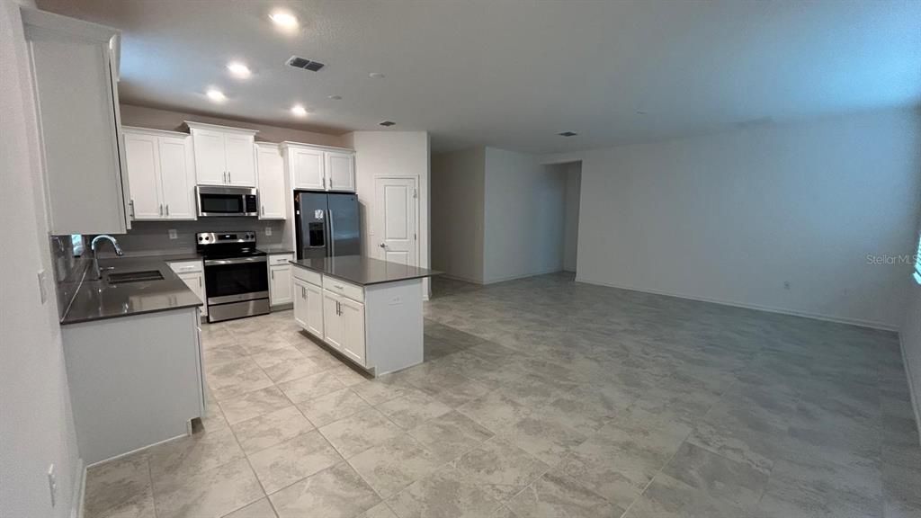 For Rent: $2,350 (4 beds, 2 baths, 2084 Square Feet)