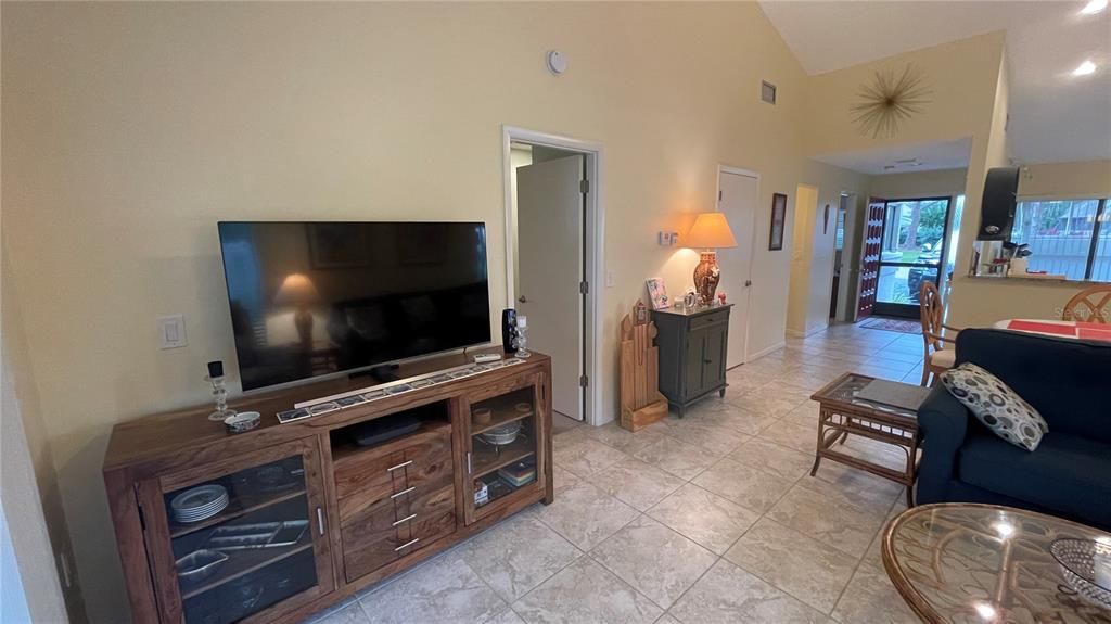 For Rent: $3,800 (2 beds, 2 baths, 1080 Square Feet)