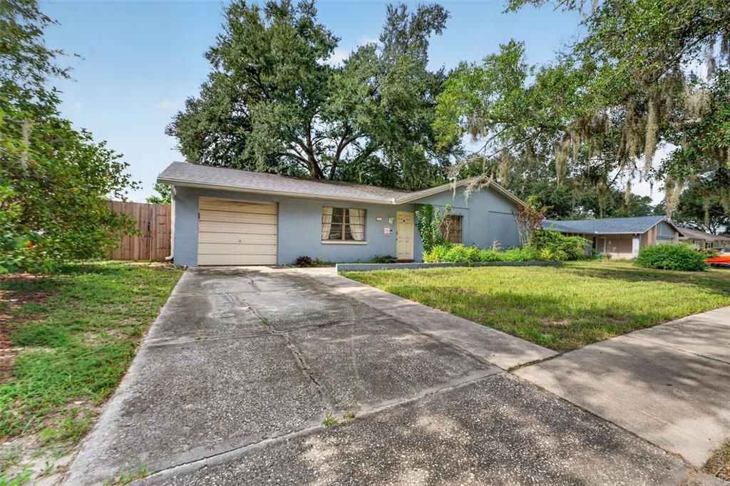 For Sale: $299,995 (3 beds, 2 baths, 1176 Square Feet)