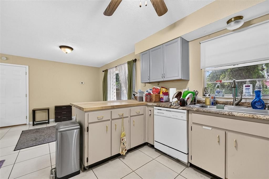 For Sale: $299,995 (3 beds, 2 baths, 1176 Square Feet)