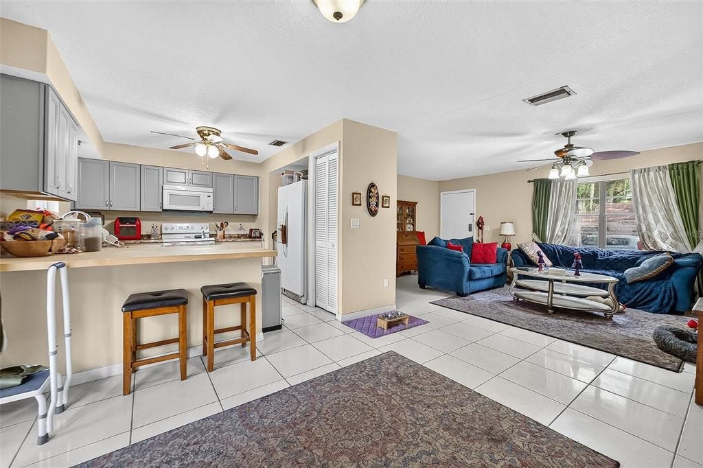 For Sale: $299,995 (3 beds, 2 baths, 1176 Square Feet)