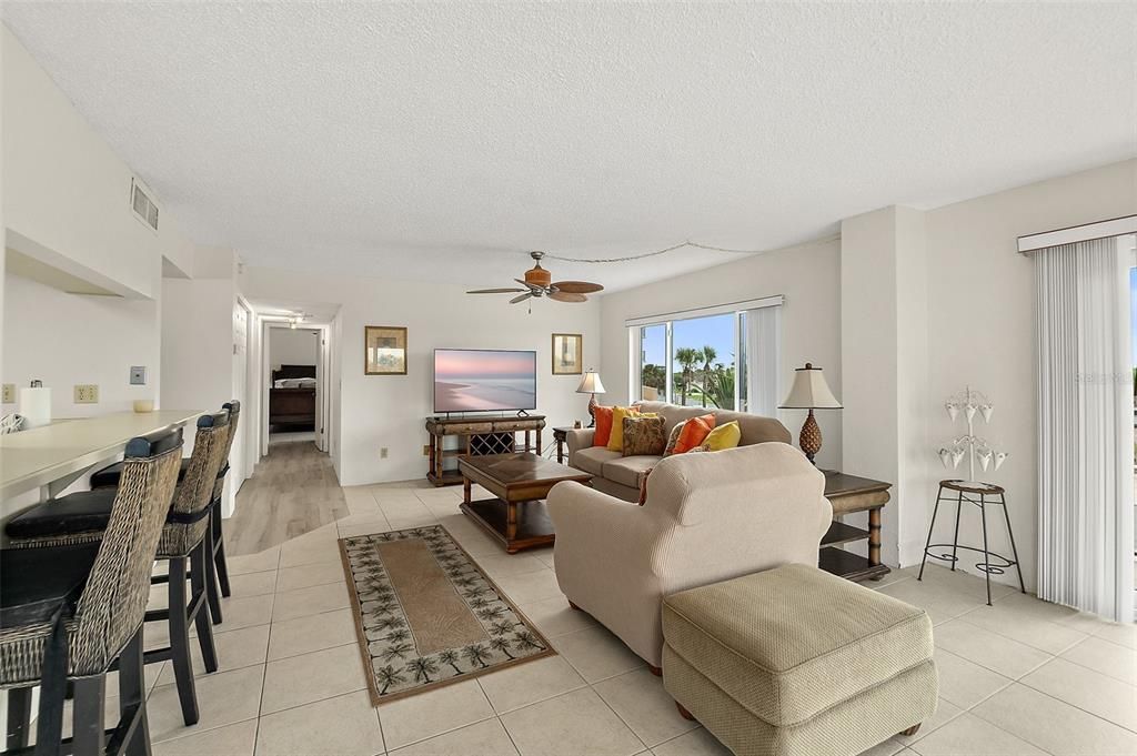 For Sale: $279,000 (2 beds, 2 baths, 1344 Square Feet)