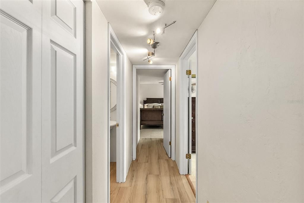 For Sale: $279,000 (2 beds, 2 baths, 1344 Square Feet)