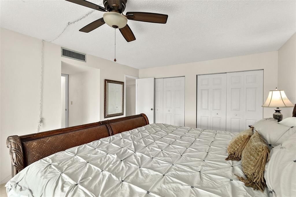 For Sale: $279,000 (2 beds, 2 baths, 1344 Square Feet)