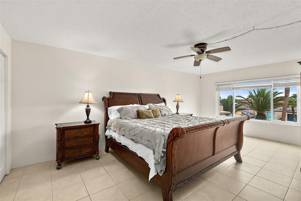 For Sale: $279,000 (2 beds, 2 baths, 1344 Square Feet)