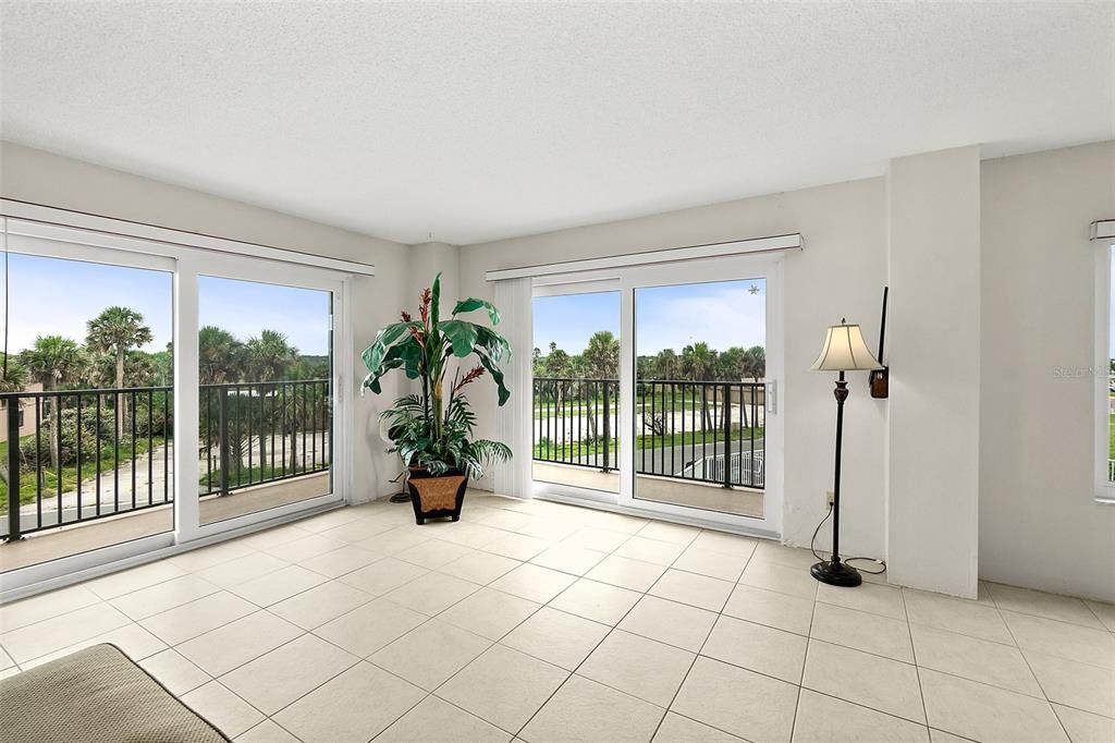 For Sale: $279,000 (2 beds, 2 baths, 1344 Square Feet)