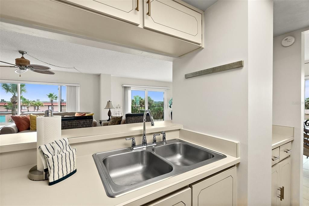 For Sale: $279,000 (2 beds, 2 baths, 1344 Square Feet)
