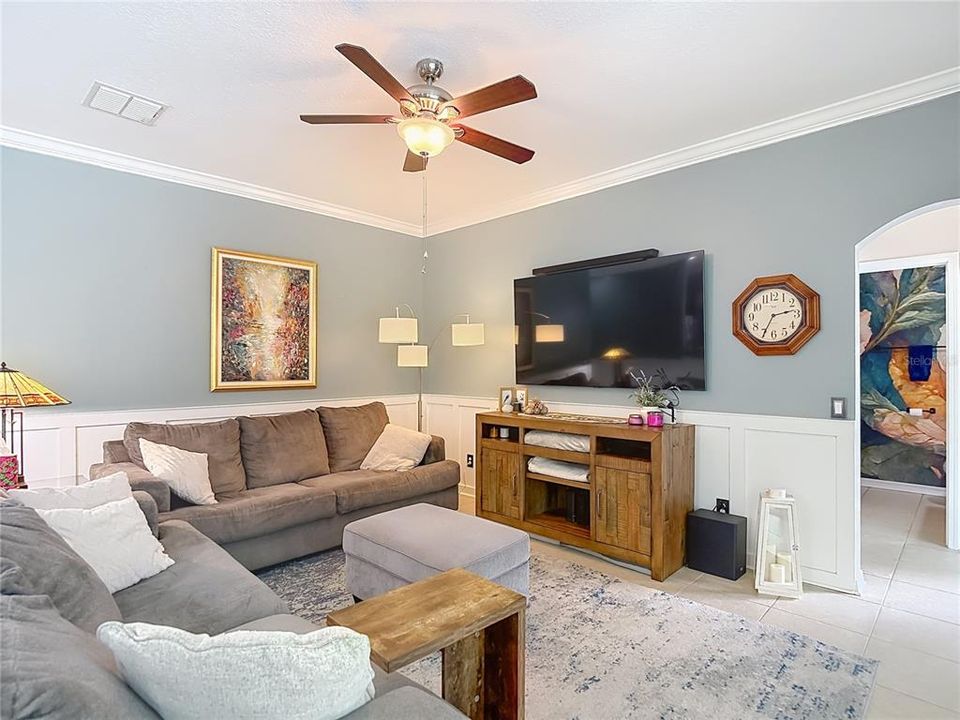 En Venta: $649,900 (4 camas, 3 baños, 2503 Pies cuadrados)