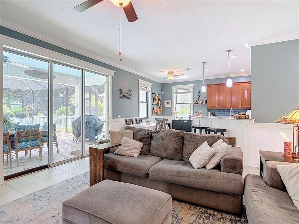 En Venta: $649,900 (4 camas, 3 baños, 2503 Pies cuadrados)