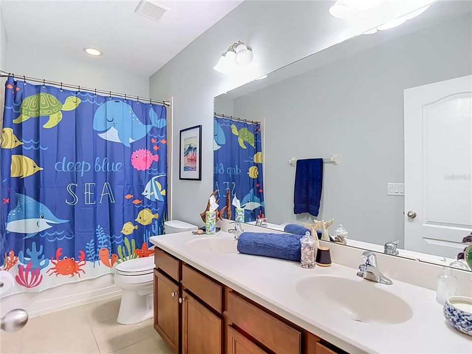 En Venta: $649,900 (4 camas, 3 baños, 2503 Pies cuadrados)
