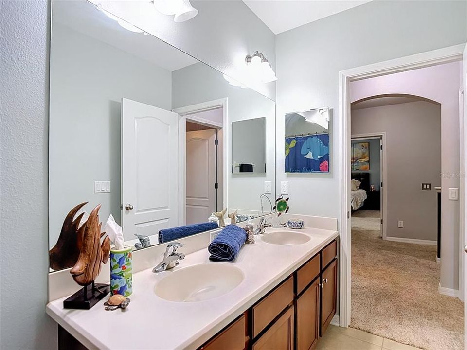 En Venta: $649,900 (4 camas, 3 baños, 2503 Pies cuadrados)