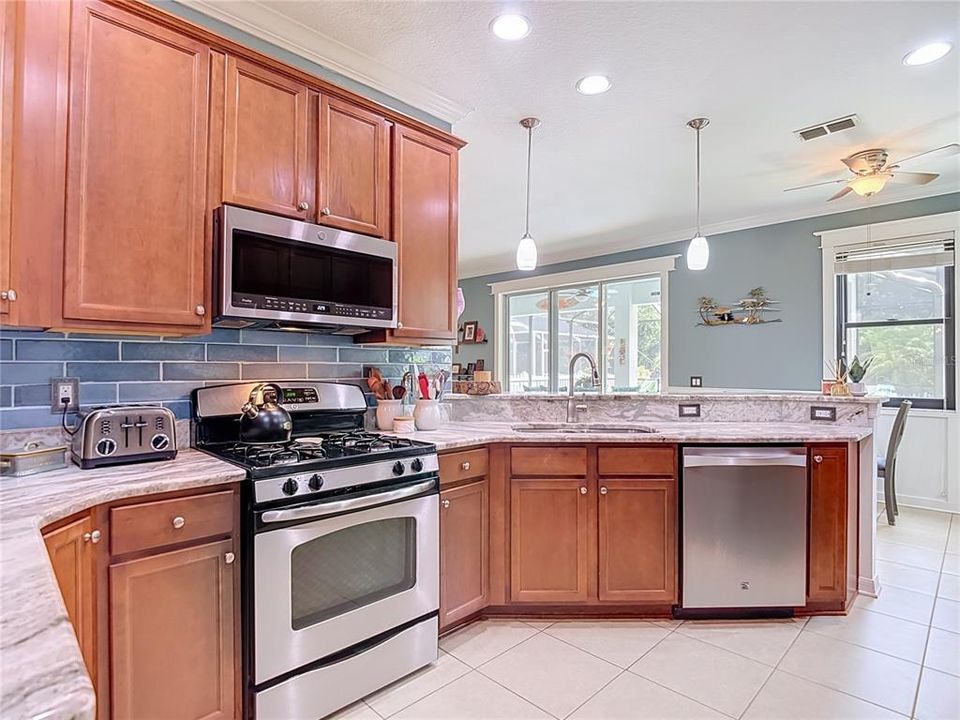 En Venta: $649,900 (4 camas, 3 baños, 2503 Pies cuadrados)