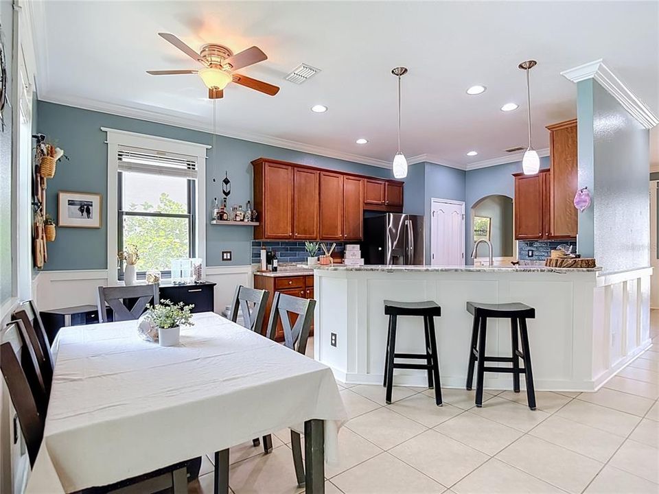 En Venta: $649,900 (4 camas, 3 baños, 2503 Pies cuadrados)