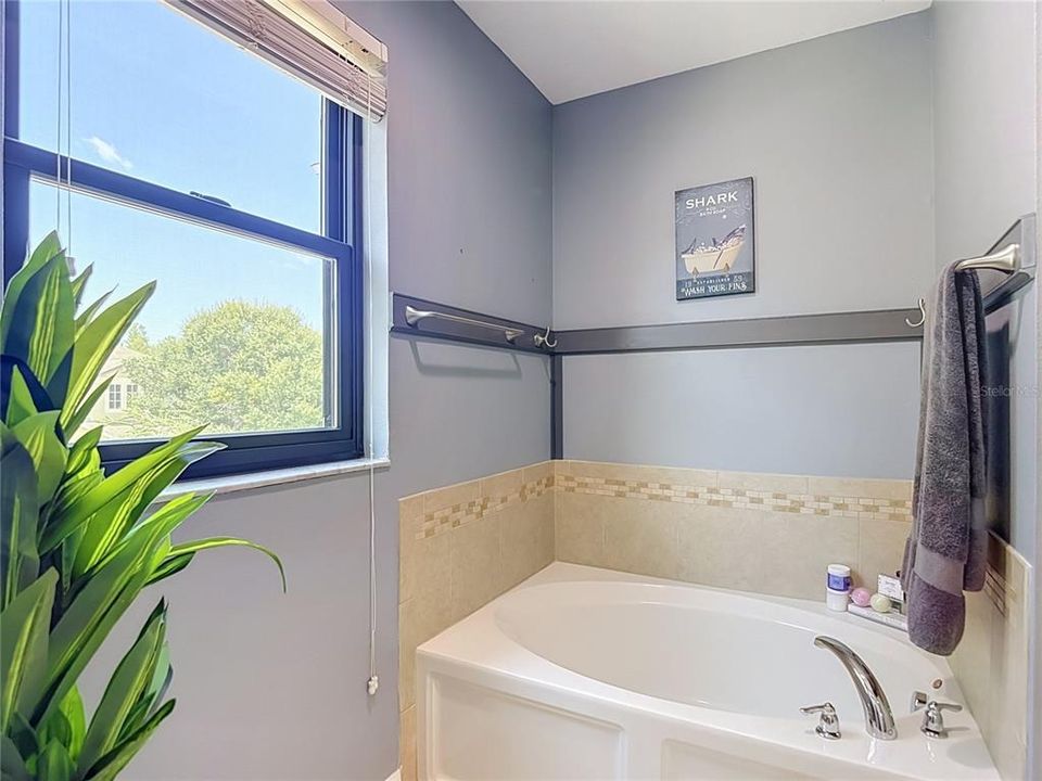 En Venta: $649,900 (4 camas, 3 baños, 2503 Pies cuadrados)