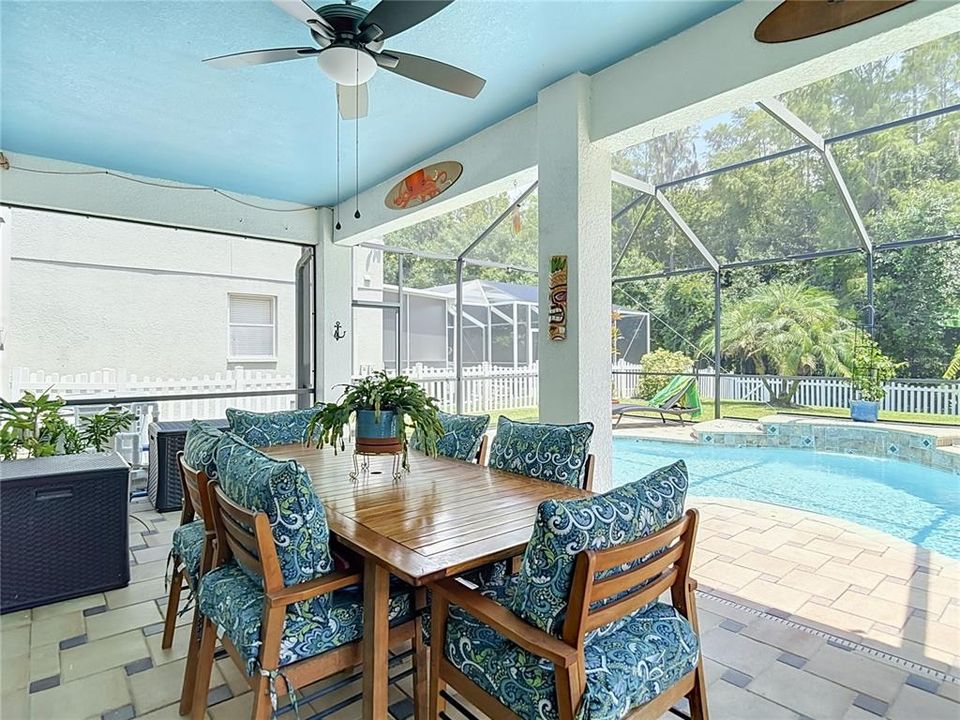 En Venta: $649,900 (4 camas, 3 baños, 2503 Pies cuadrados)