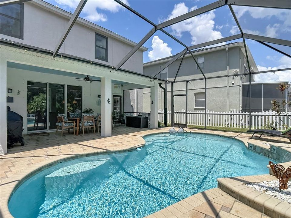 En Venta: $649,900 (4 camas, 3 baños, 2503 Pies cuadrados)
