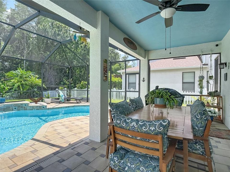 En Venta: $649,900 (4 camas, 3 baños, 2503 Pies cuadrados)