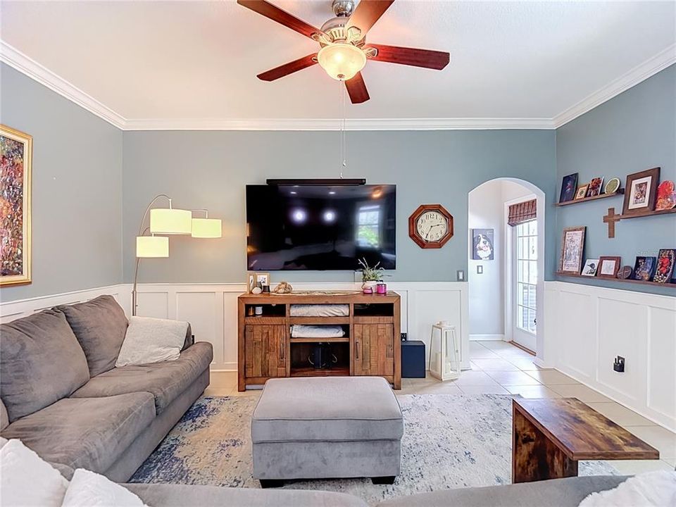 En Venta: $649,900 (4 camas, 3 baños, 2503 Pies cuadrados)