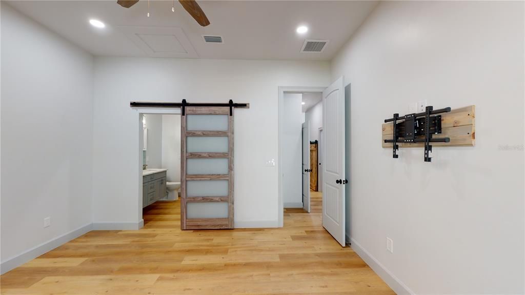 For Rent: $3,450 (3 beds, 3 baths, 2000 Square Feet)