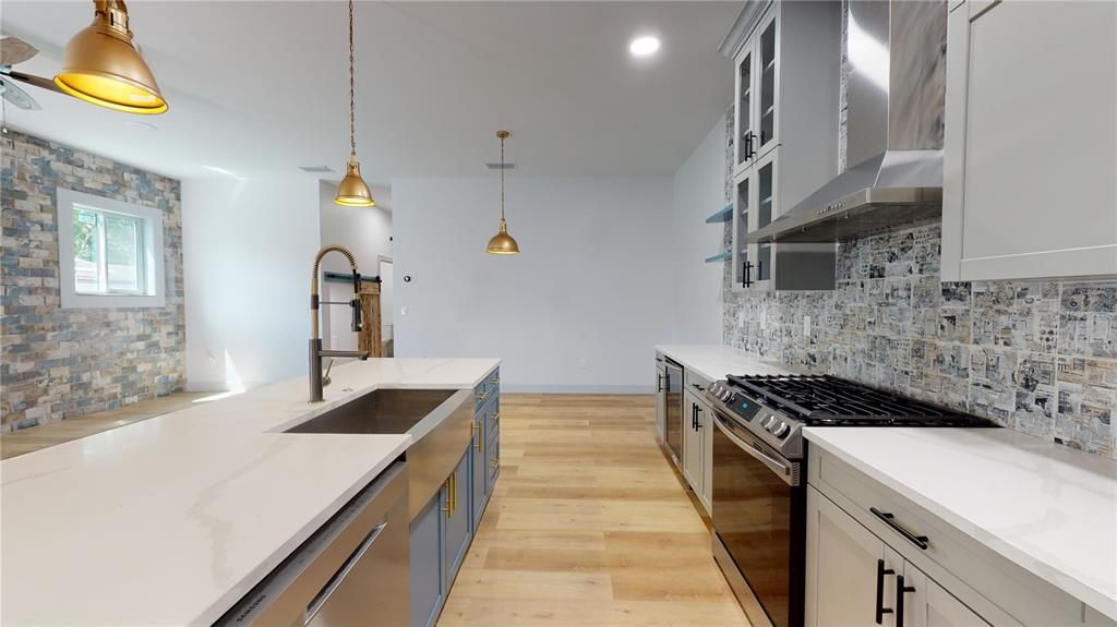 For Rent: $3,450 (3 beds, 3 baths, 2000 Square Feet)