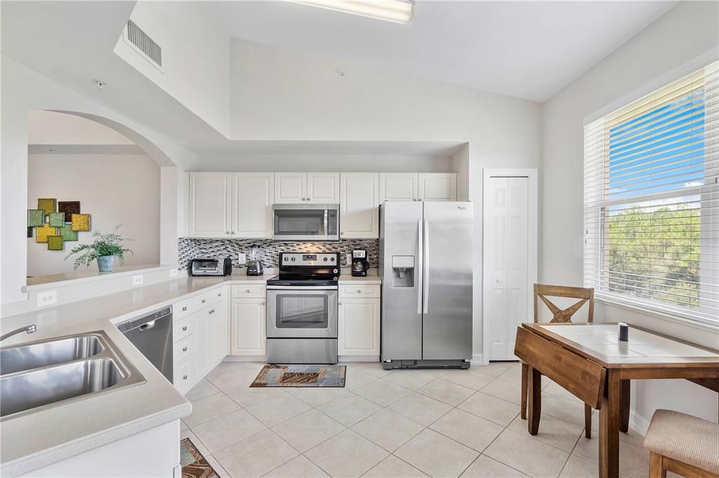 For Sale: $225,000 (2 beds, 2 baths, 1245 Square Feet)