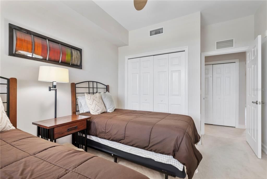For Sale: $225,000 (2 beds, 2 baths, 1245 Square Feet)