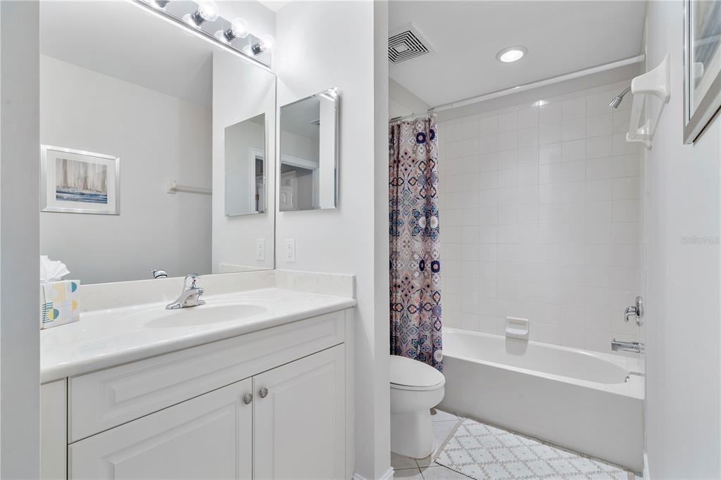 For Sale: $225,000 (2 beds, 2 baths, 1245 Square Feet)