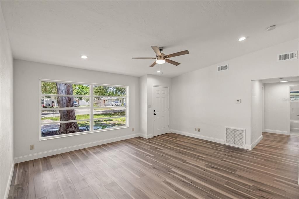 For Sale: $359,000 (3 beds, 2 baths, 1246 Square Feet)
