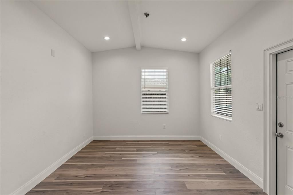 For Sale: $359,000 (3 beds, 2 baths, 1246 Square Feet)